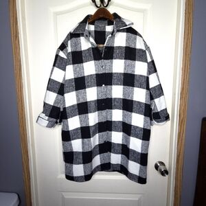 Women's Medium Black Checkered Button Up Long Sleeve Jacket